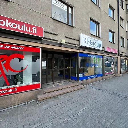 Kotimaailma - Iso Kolmio Keskustassa Autohallipaikalla